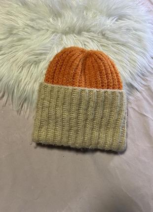 Женская шапка теплая зимняя яркая reserved