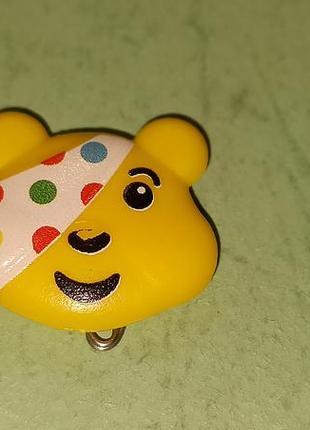 Значок медведь pudsey