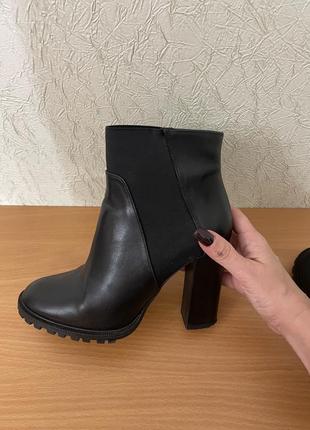 Чоботи ботильони zara