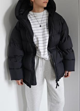 Стьобаний зимовий пуховик з регульованою талією та капюшоном як acne studios
