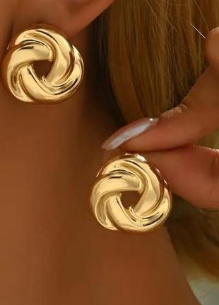 Симпатичные сережки для девушек и женщин в ассортименте