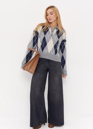 Женский укороченный свитер поло с ромбиками