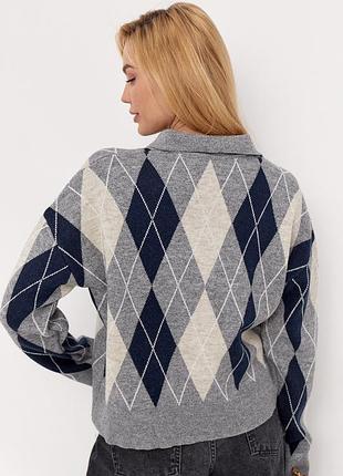 Женский укороченный свитер поло с ромбиками