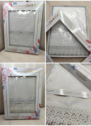 Скатерть элегантная с кружевом