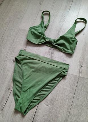 Раздельный купальник в рубчик с высокими трусиками