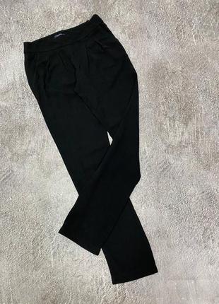 Чорні жіночі брюки