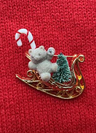 Винтажная брошь тедди на санках от avon