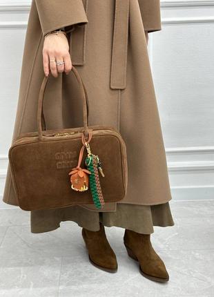 Замшева сумка miu miu коричнева