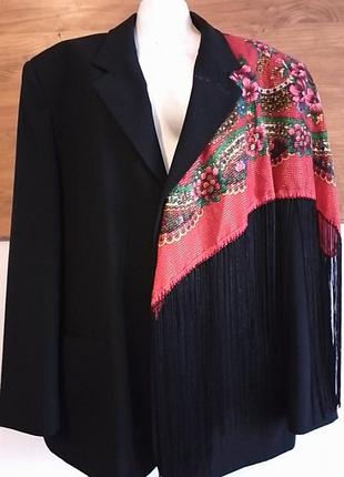 Піджак з українською тематикою,