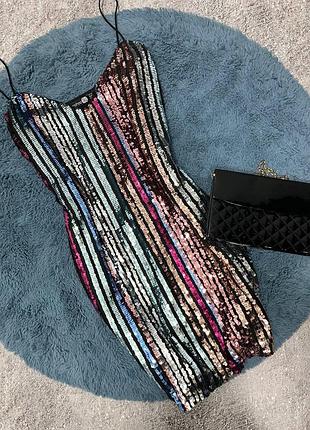 Платье на тонких брителях в пайетки