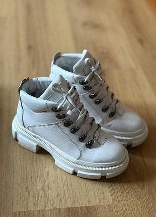 Продам жіночі черевики