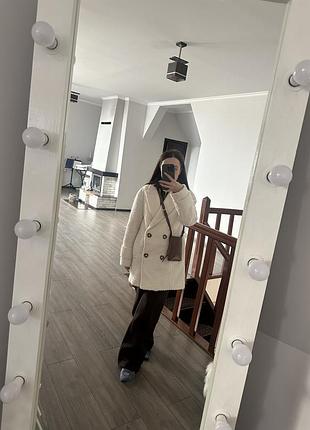 Шуба пальто молочна букле