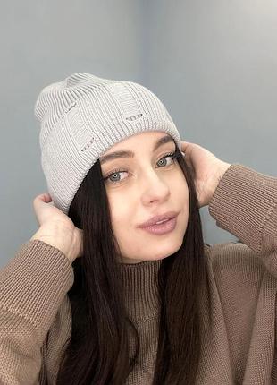 Шапка женская с отворотом осень-весна