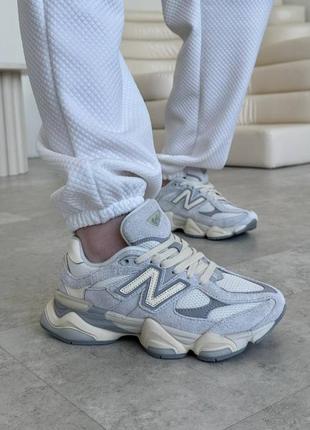 Кроссовки Kanye West photographed while customizing a pair of Adidas Gazelle sneakers