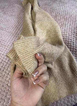 Очень мягкий свитер удлиненный телесного цвета