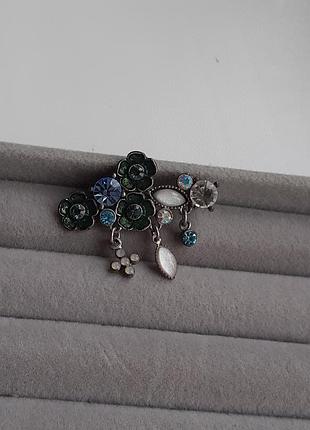 Брошь с кристаллами и эмалью