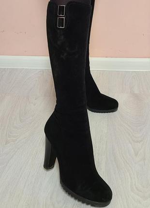 Осенние замшевые сапоги на узкую ногу  35/ 35,5  размер.