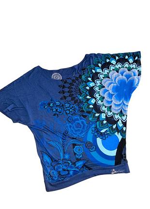 Р. 46-48/m-l женская синяя футболка с абстрактным цветком и стразами