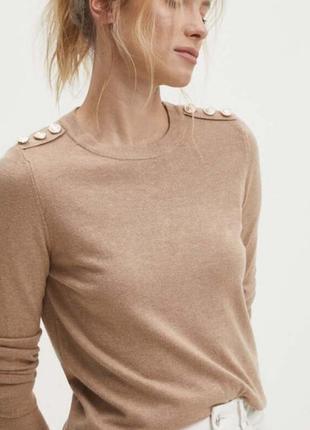 Трикотажний светр із золотими ґудзиками