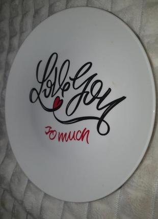 Тарелка декоративная белая с надписью love you so much
