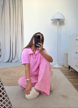 Трендовая качественная велюровая пижамка с брюками и футболкой