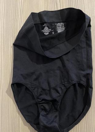 Коригувальні труси, пластівці,бельі, утяжка.