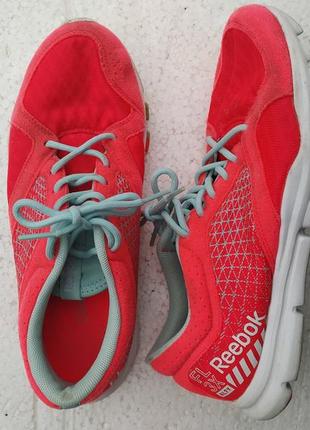 Кросівки спортивні