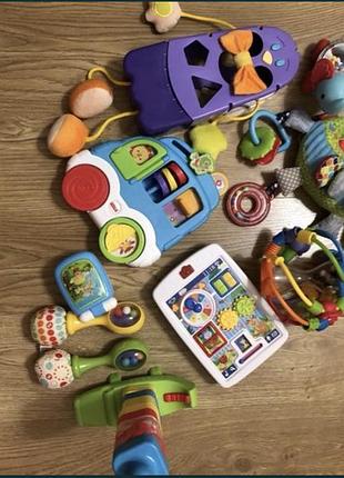 Fisher price  іграшки
