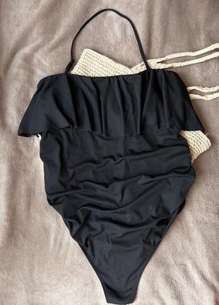 Классный черный слитный купальник в рубчик подойдет беременным