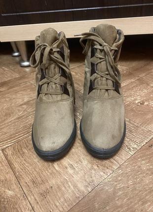 Жіночі ботінки