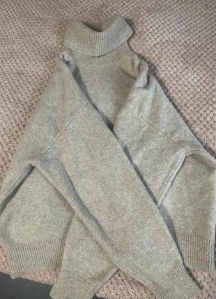 Очень мягкий базовый свитерик телесного цвета