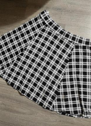 Классная юбочка в клетку в размере м