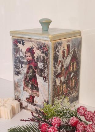 Новорічний короб для зберігання.