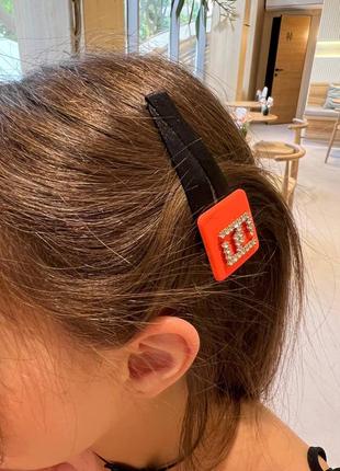 Брендова заколка для волосся