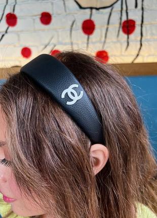 Черный брендовый обруч для волос