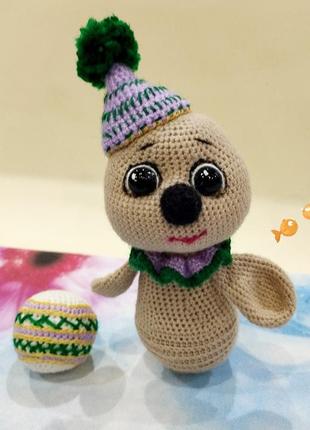 Игрушка тюлень с мячом, амигуруми