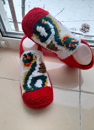 Тапочки вязаные в подарок.