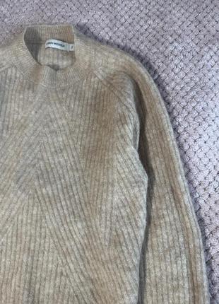 Базовий теплий светрик шерстяний