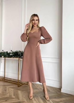 Платье миди с длинными рукавами и декольте