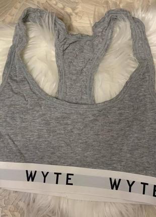 Спортивный топ