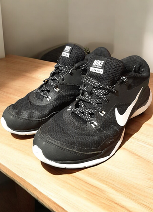 Кроссовки,бренд  nike flex t 5 (оригинал),р.40,унисекс.