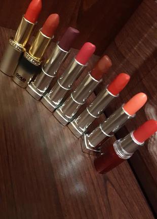 Матовые помады loreal и maybelline.