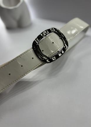 Белый ремень