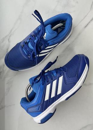 Кросівки adidas essence