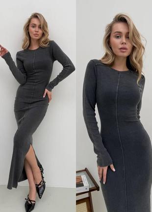 Стильна довга облягаюча сукня максі