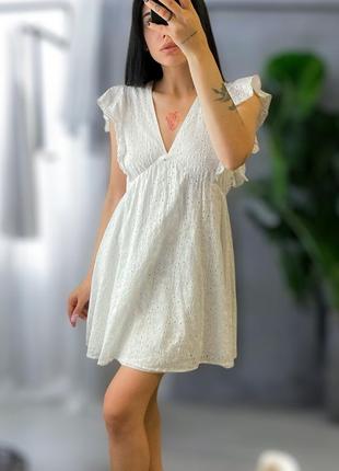 Красивое беленькое платье