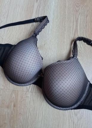 Шикарный бюстгалтер 80 d.