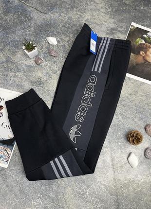 adidas foto originals штани джогери на флісі