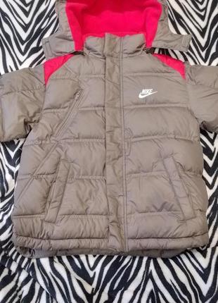 Дитяча зимова куртка nike sportswear (на зріст 128-140 см).