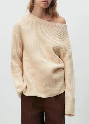 Свитер zara, бежевый базовый свитер, вязаный свитер экрю, свитер на одно плечо, удлиненный свитер с разрезами, мягкий свитерик оверсайз